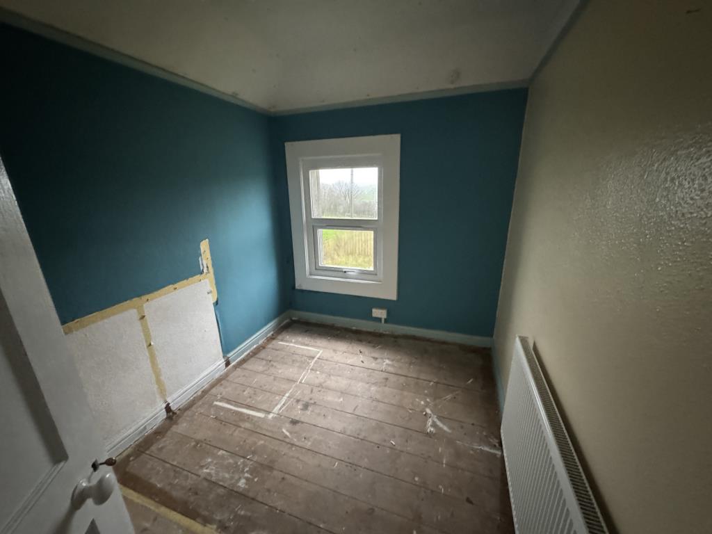 Lot: 154 - SEMI-DETACHED HOUSE FOR IMPROVEMENT - View of bedroom three